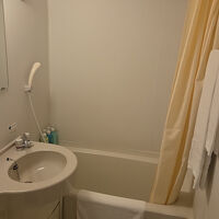 ユニットバス　小さ目のバスタブあり