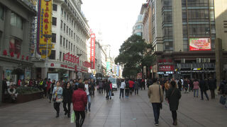 外灘と人民広場を結んでいます