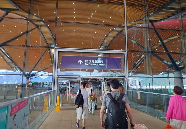 港珠澳大橋香港口岸旅検大楼