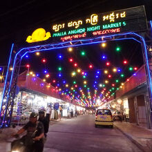 落ち着いた感じでローカル感のあるナイトマーケットエリア