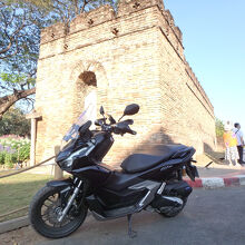 チェンマイ旧市街地を囲む５つの門の中で一番静かな印象だ