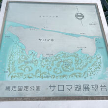 建物内にあるのは大きな地図くらい。雨宿りには使えると思います