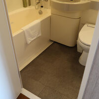 客室と浴室の境目に段差が無いのがよし。