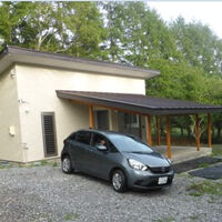 本館から1～2分くらい降りたところにあります