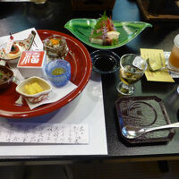 夕食時の最初の品々