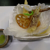 天ぷらの下に敷いてあるものも食べられる