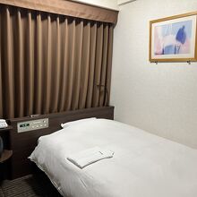 部屋は普通のビジネスホテル