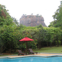 お庭からのシーギリヤロック