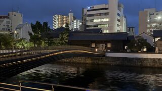 営業時間は8時から21時