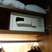 セフティボックスは160cmの子供のはるか頭上ローブはその上