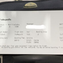 搭乗手続きを終えると、搭乗チケットがプリントアウトされます。