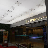 玄関です。向かって右にスロープあります