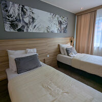 こぎれいですが、ちょっとベッドの幅が狭いような気がしました