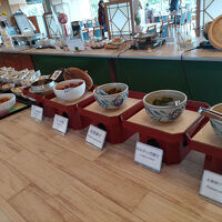 朝食はブッフェスタイル。種類も豊富