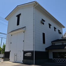 蔵のような意匠も