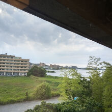 エコノミー和室10畳内風呂なし(眺望なし)の右側の眺めです