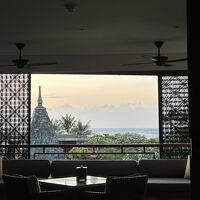 インナーテラスの向こうに海が見えます