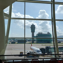 管制塔がみえて明るいです