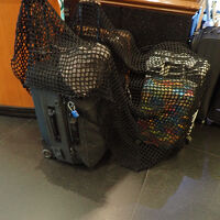 ポーターの方がバスを待っている間、荷物預かってくれました。