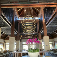 コンラッド バリ