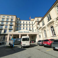 ホテルの外観は、上品で落ち着いた感じです