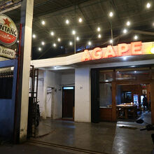 外国人旅行者も利用する食事場所もいろいろ。