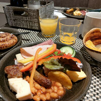ハム、ソーセージが美味しい。オレンジジュースはエイドタイプ