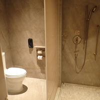 トイレとシャワーブース