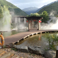 中庭。煙は演出で、温泉があるわけではありません