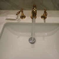 表示ありませんが、左側がお湯です