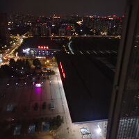 成都東駅がすぐ隣。真横なので駅の看板が見えません