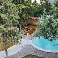 青いのは冷たい水です。