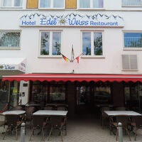 1階がカジュアルなレストランです