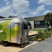 芝生広場のキッチンカー