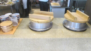 釜で焚かれたごはんを提供