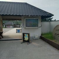 ゲートにはドリンクスタンドが付いています