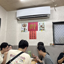 早朝から観光客で混雑していました。