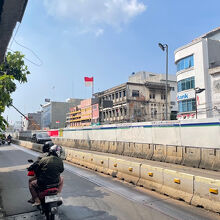 コタ地区までずっとこのような風景が続く