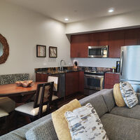 使い勝手の良いフルキッチン。ダイニングも広々。