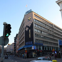 トラムの駅から見たホテル