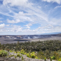 展望台からの景色。ハレマウマウ火口を見渡せます。