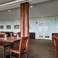 レストランも広々しており、柱がとっても美しい。