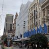 店内の吹き抜けは壮観