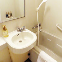 蛇口は洗面台と別