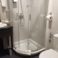 泊まった客室のシャワーとトイレ