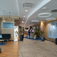 フロント、ロビーは２階にあります