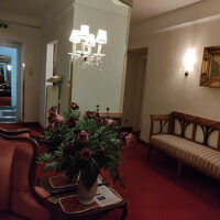 ２階には落ち着いた感じのロビーがあります