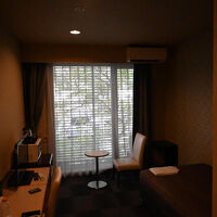 シングル部屋もじゅうぶんな広さです。