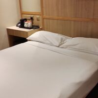 きれいな客室に見えますが。。。