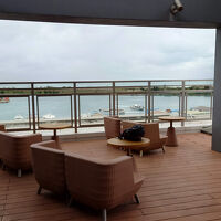 ルーフトップテラスからは石垣港が目の前に見えます